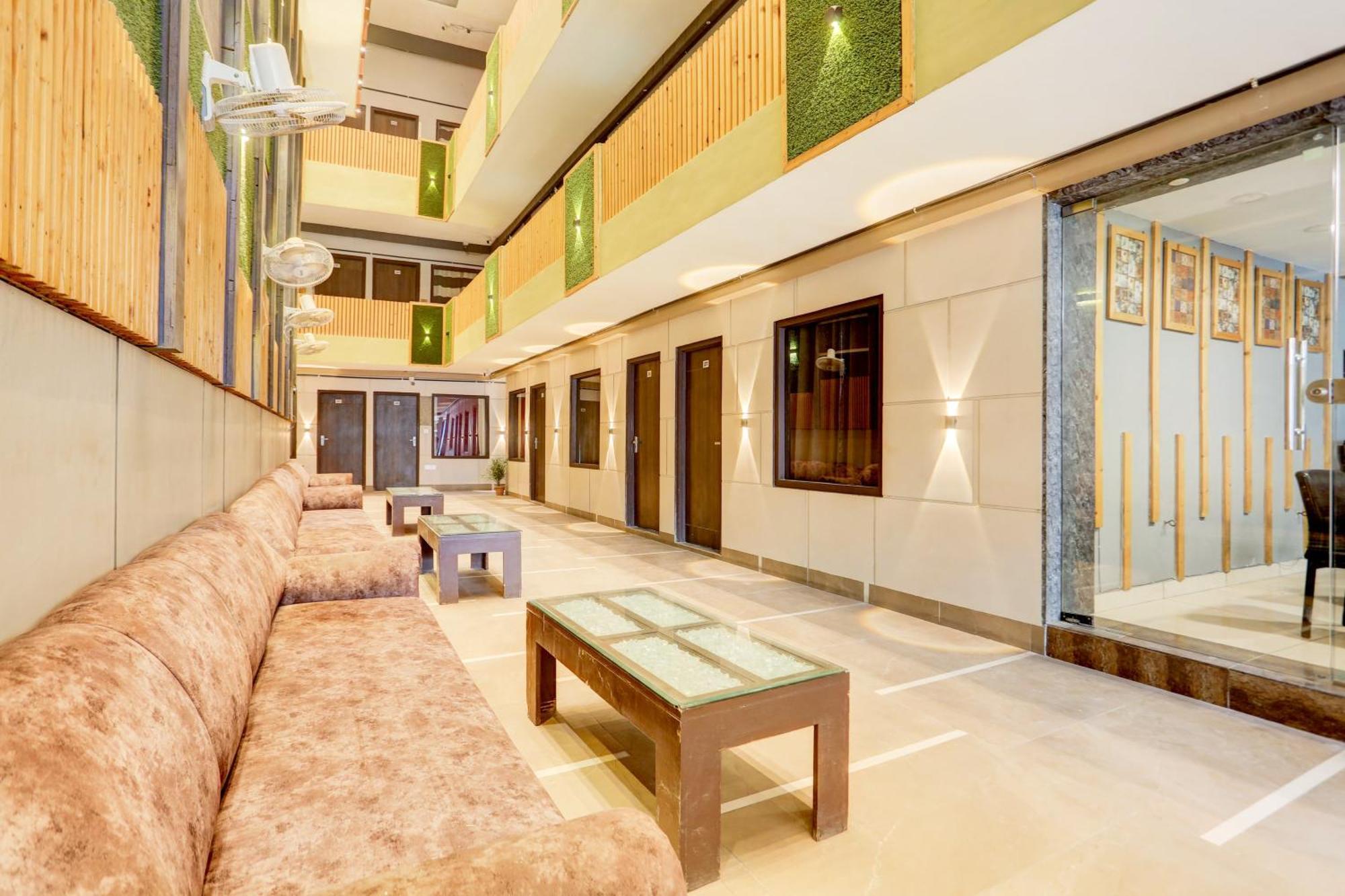 Super Townhouse Haibowal Chowk Ludhiana Exterior foto