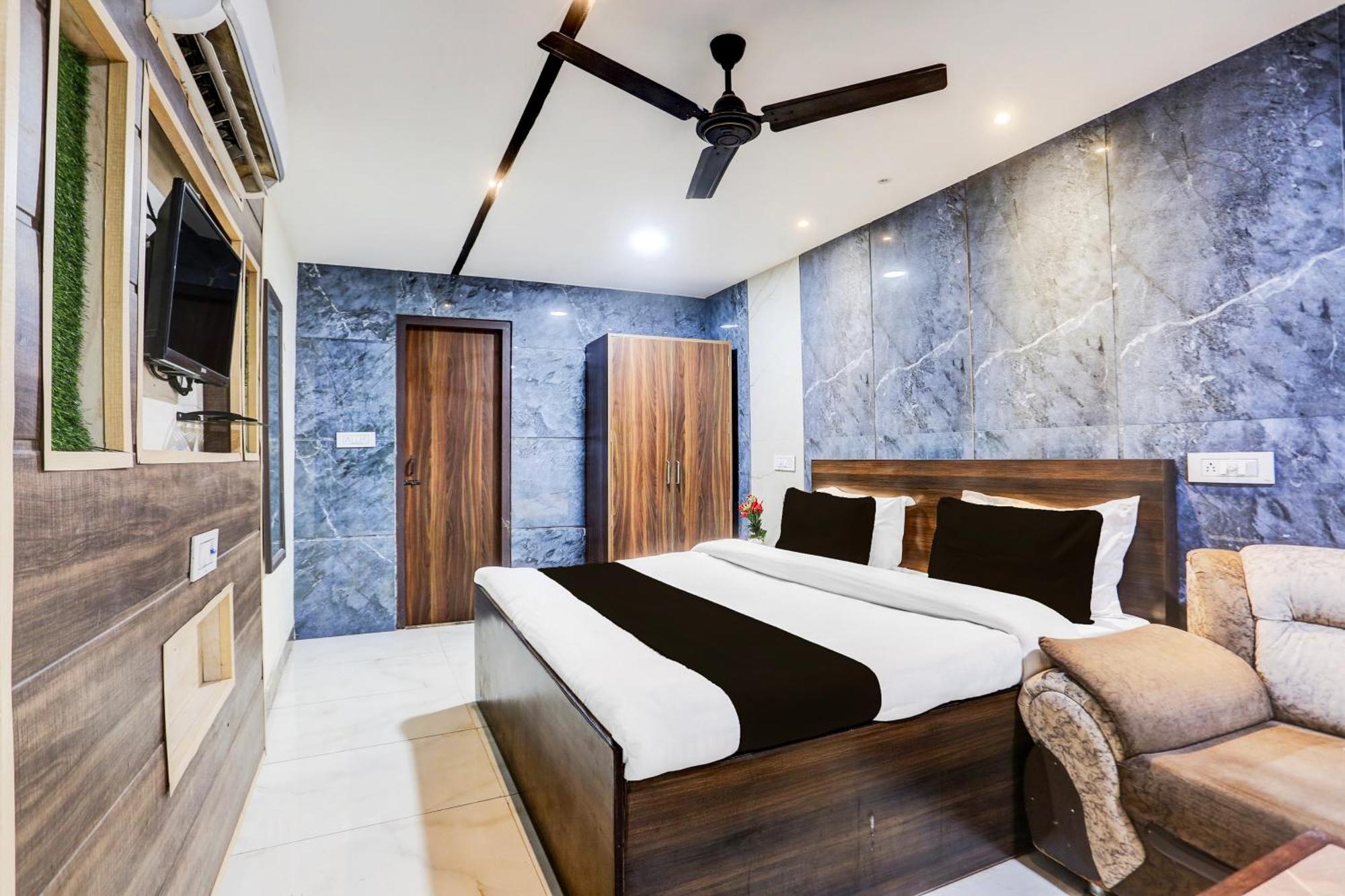 Super Townhouse Haibowal Chowk Ludhiana Exterior foto
